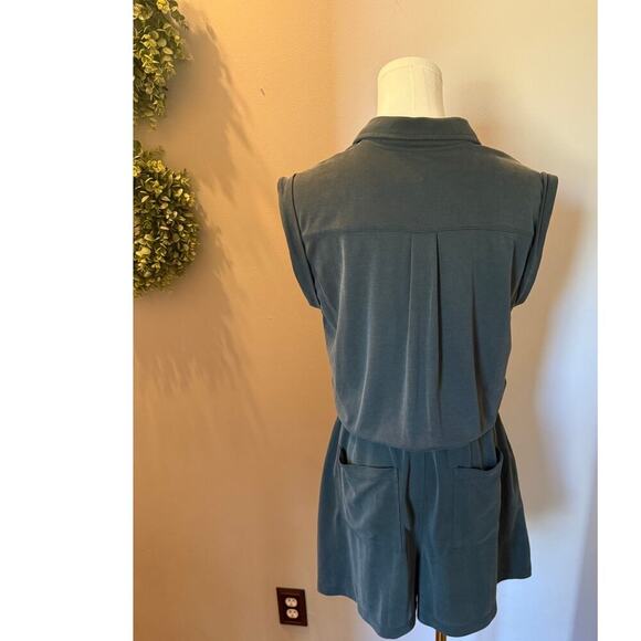 Lou & Grey Short Romper Modal Green Button down Sleeveless Size Small - Picture 2 of 13